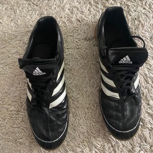Men’s Adidas Puntero soccer shoes